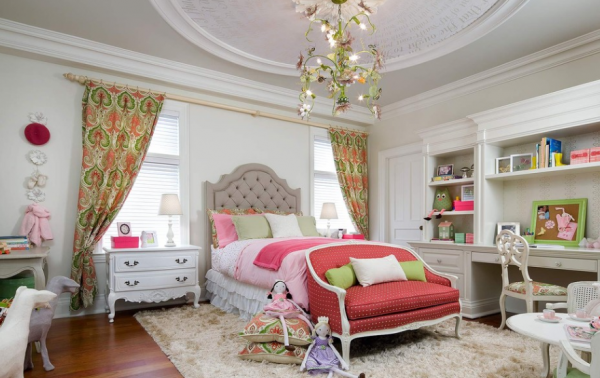 Kamar anak dengan langit-langit tinggi